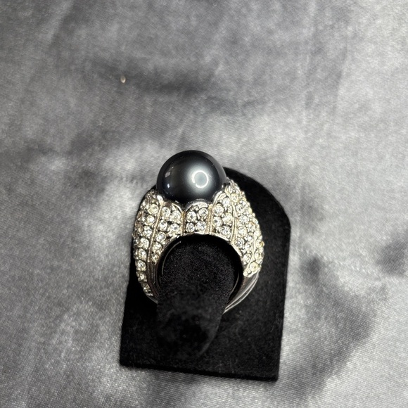 Kenneth Jay Lane Black and Silver Statement Ring - Picture 3 of 8